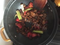 喷香的西红柿炖牛腩做法图解6)