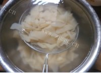 美味的凉拌饺子皮做法图解4)