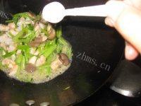 家常菜芹菜炒虾仁做法图解6)