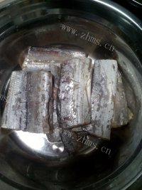 美味的煎带鱼做法图解1)