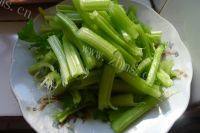 家常菜西芹炒豆皮做法图解2)