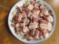 营养丰富的白菜猪肉炖粉条的做法图解二