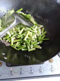 家常菜蒜苔炒牛肉做法图解4)