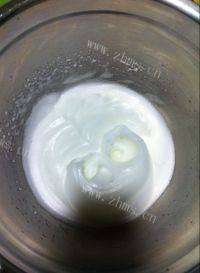 自制虎皮蛋糕卷做法图解8)