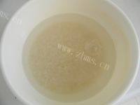 美味早餐冰糖雪梨粥做法图解1)