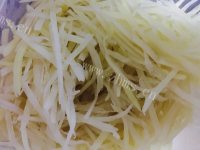 可口的尖椒土豆丝做法图解1)