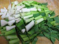 家常菜腊肠炒青蒜做法图解1)