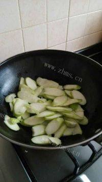家常丝瓜肉片汤做法图解6)