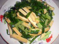 飘香的韭菜炒豆干