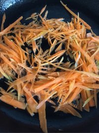 色泽鲜亮的石锅拌饭做法图解7)