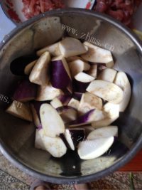 家常菜红烧肉末茄子做法图解2)