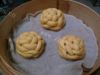 美味的南瓜绣球豆沙包做法图解13)