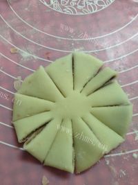 唇齿留香的豆沙菊花酥做法图解22)