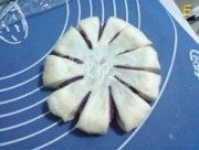 自制紫薯面包花儿做法图解6)
