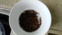 美白的大麦黑糖茶做法图解2)