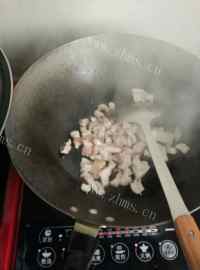 家常菜五花肉炒花菜做法图解3)