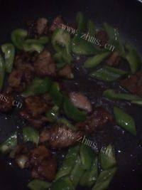 口舌生香的青椒炒肉片做法图解6)