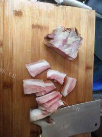 家常菜蒜薹炒腊肉做法图解2)