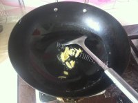不错的糖醋毛豆虾仁做法图解5)