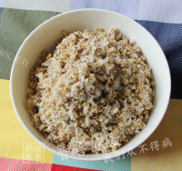 简单的藜麦炒饭做法图解2)