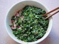 诱人的韭菜猪肉馅饼做法图解3)