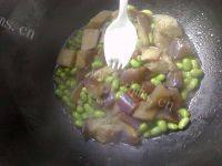 口感不错的毛豆烧茄子做法图解10)