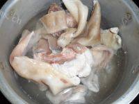 家常菜泡椒猪皮做法图解1)