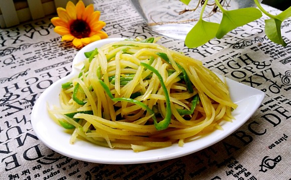 家常青椒土豆丝
