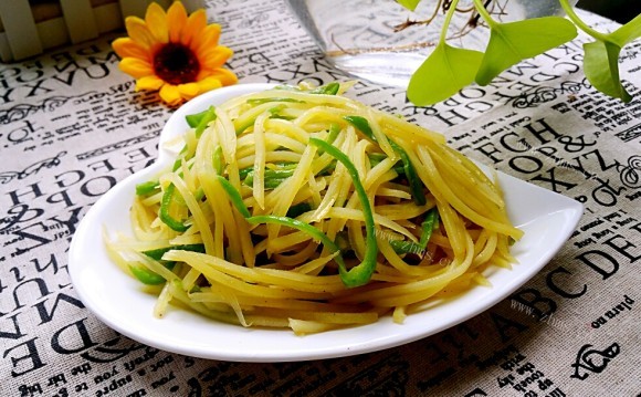 家常青椒土豆丝