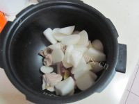 美味的白萝卜排骨汤的做法图解三