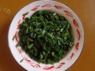韭菜鸡蛋煎饼做法图解2)