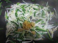 家常韭菜绿豆芽做法图解6)