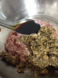 自己做的梅菜肉饼做法图解4)