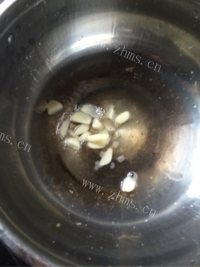 色泽鲜亮的花菜烧肉做法图解3)