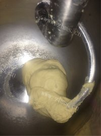 在家做的蜂蜜小面包做法图解1)