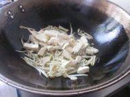 百吃不厌的豆芽炒豆腐做法图解8)