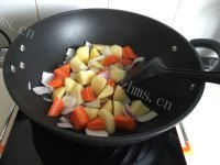 家常版红焖土豆牛肉做法图解9)