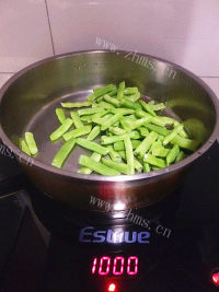 家常菜四季豆炒肉片做法图解3)