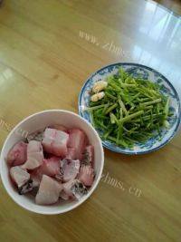 鲜美的芹菜鲜鱼汤做法图解2)