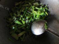 家常菜芹菜炒粉做法图解5)