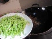 好吃的芸豆炒肉做法图解3)
