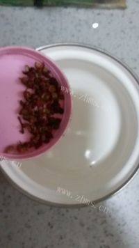 易做的五香花生米做法图解2)