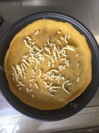 自制鸡肉土豆披萨做法图解7)