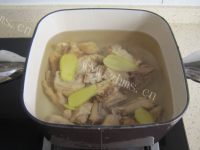 美味的无花果香菇炖鸡做法图解7)