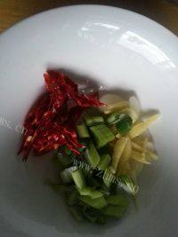 鲜美鸭肉萝卜汤做法图解4)