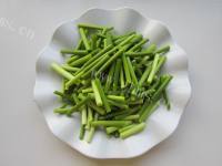 家常蒜薹炒猪肝做法图解4)