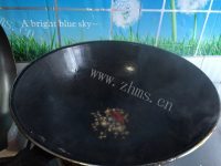 美味的鱿鱼炖排骨做法图解3)