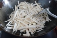 珍馐美味的干煸杏鲍菇做法图解4)