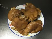 美味的烤猪蹄做法图解4)