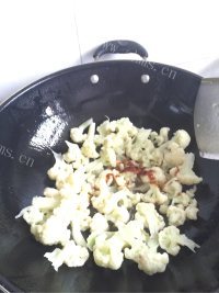 食欲满满的素炒花菜做法图解4)